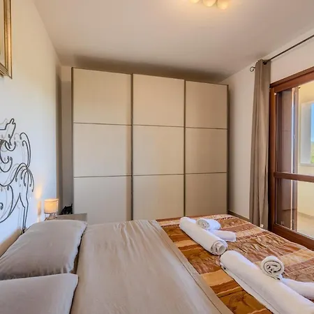 Appartement Modern With Veranda, Ac, And Parking